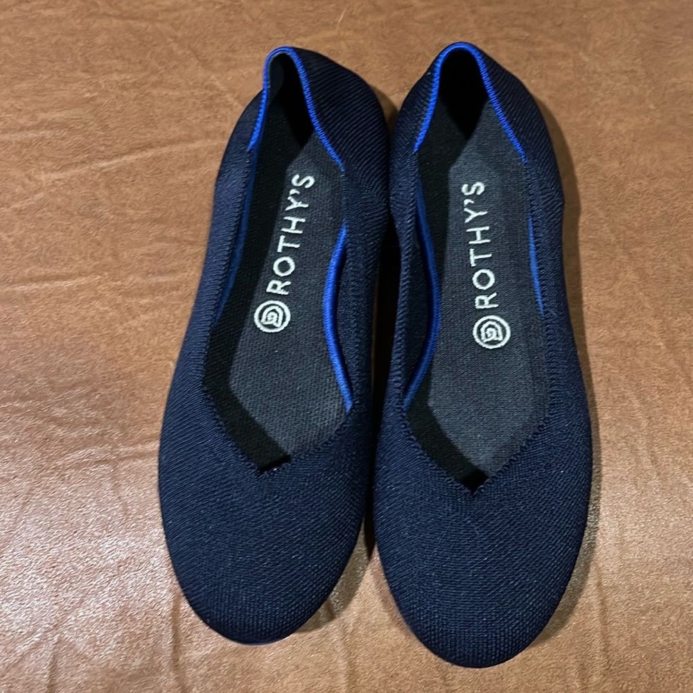Rothy’s The Flat Round Toe in Navy Blue.    Very gently used- non-smoking home